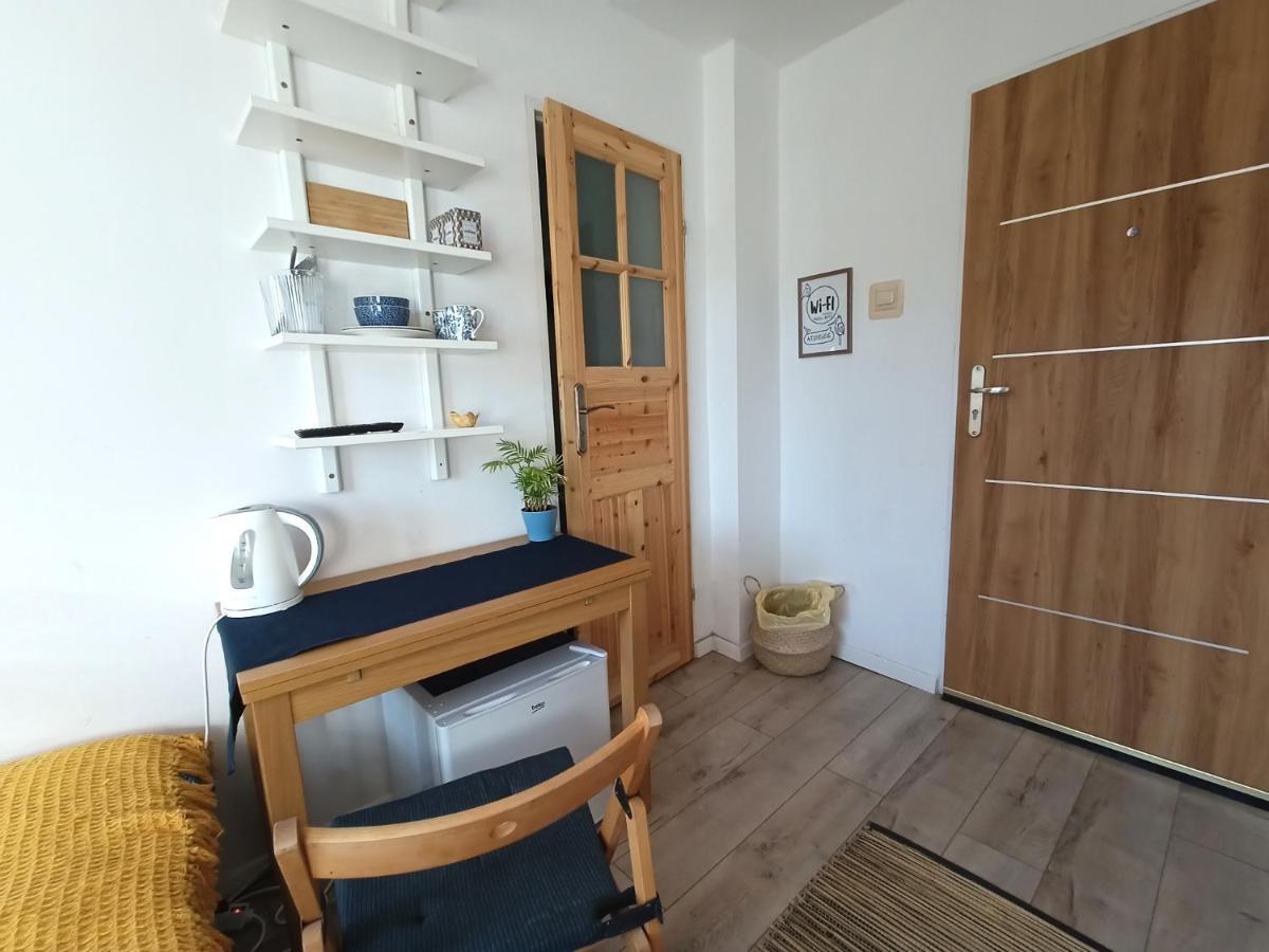 Lemuria Pokoj Z Lazienka Szkolna Legnica Exterior foto